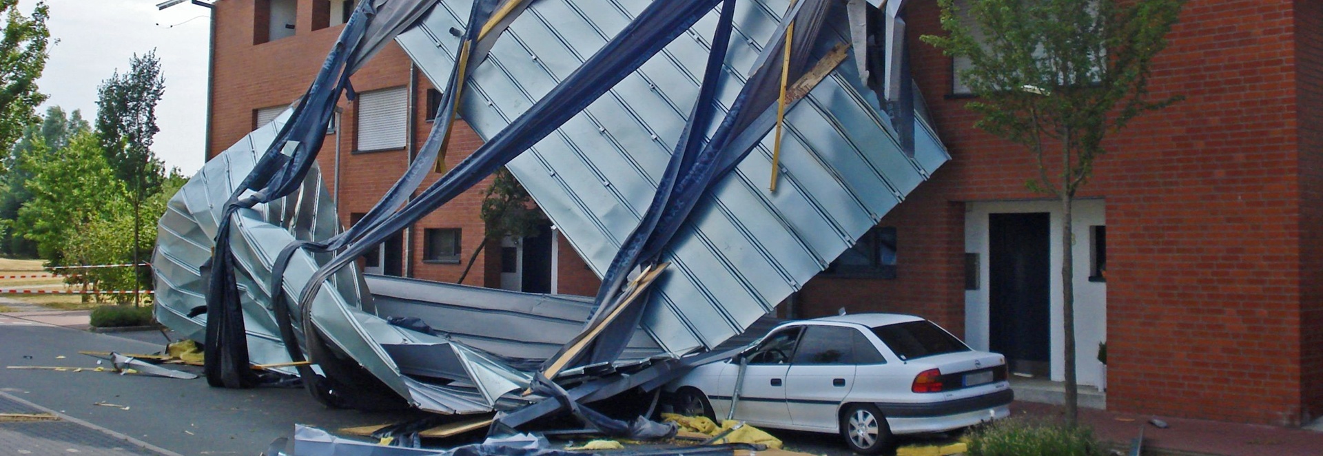 Wir zeigen Ihnen, welche Versicherung bei Sturmschäden an Gewerbeimmobilien wirklich zahlt
