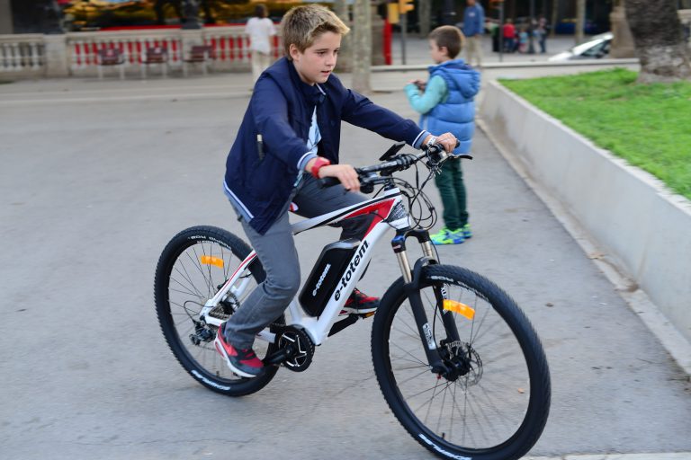 Sicherheit für Kinder mit dem Fahrrad im Strassenverkehr