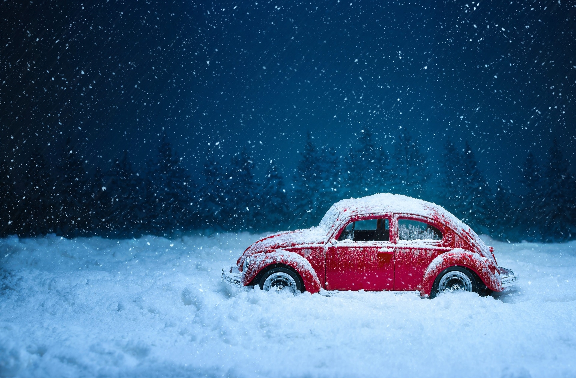Was man im Winter im Auto dabeihaben sollte